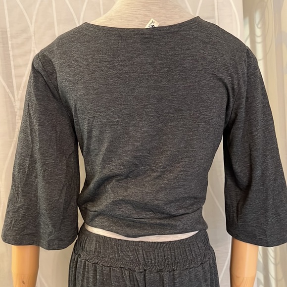 Woman’s Top + Wind leg Pens Set🌺 - Picture 9 of 13